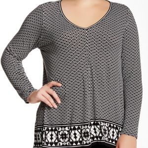 Max Studio Long Sleeve Printed V-Neck Sharkbite